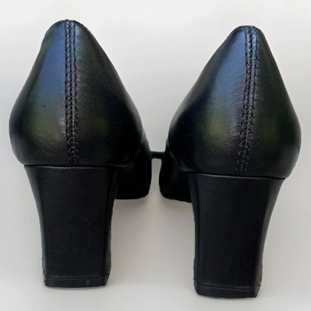 (7.5 N) TROTTERS Black Square Toe 2.5” Block Heels